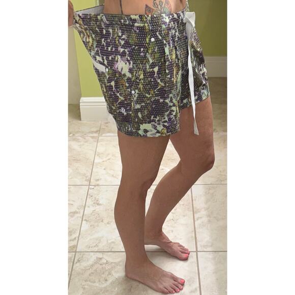 Lululemon Spring Break Away short floral multi sport short drawstring pockets 4 - Picture 5 of 6